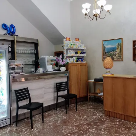 Cundari Hotel