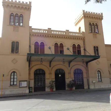 Cundari Hotel *