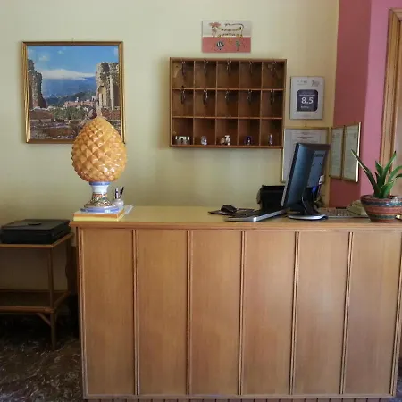 Cundari Hotel *