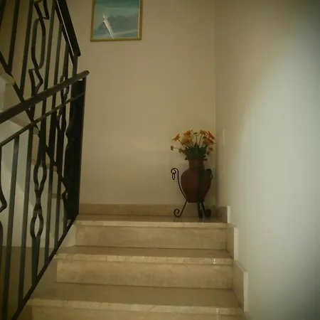Cundari Hotel *